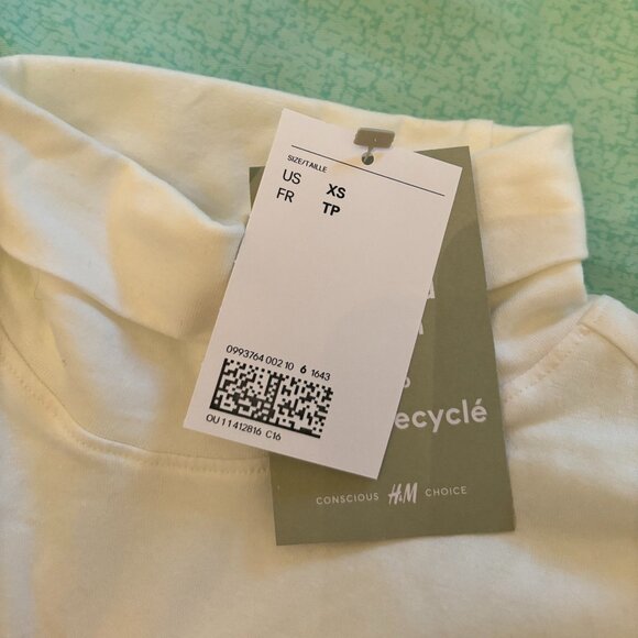 BRAND NEW H&M White Turtleneck - Picture 2 of 4